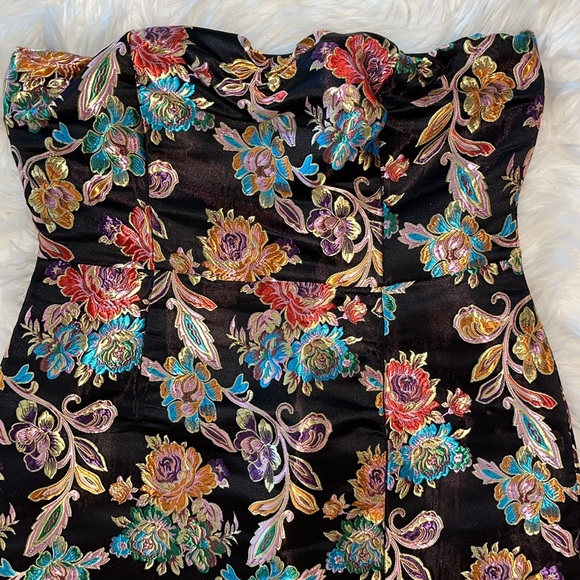 NWT Vici || Olia “Ganni Jacquard” Strapless Midi Dress ~ in Metallic Multi - Picture 8 of 16